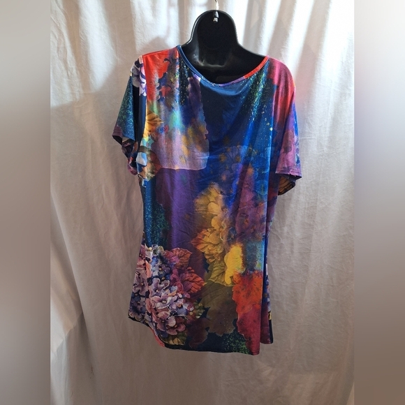 Lilly multi-colored T-shirt size 2XL - Picture 4 of 5